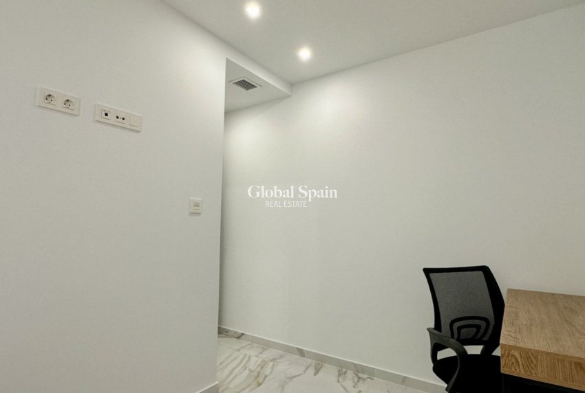 Odsprzedaż - MIESZKANIE -
TORREVIEJA - 