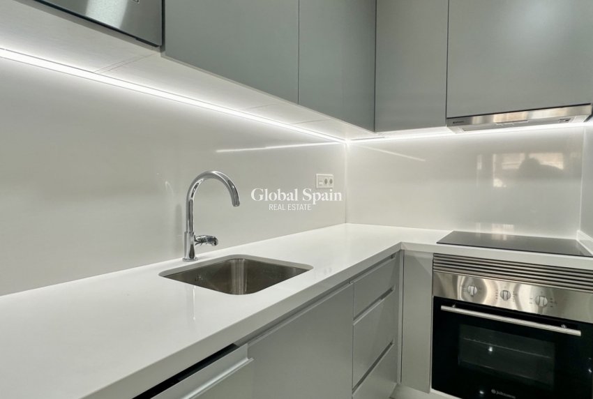 Odsprzedaż - MIESZKANIE -
TORREVIEJA - 