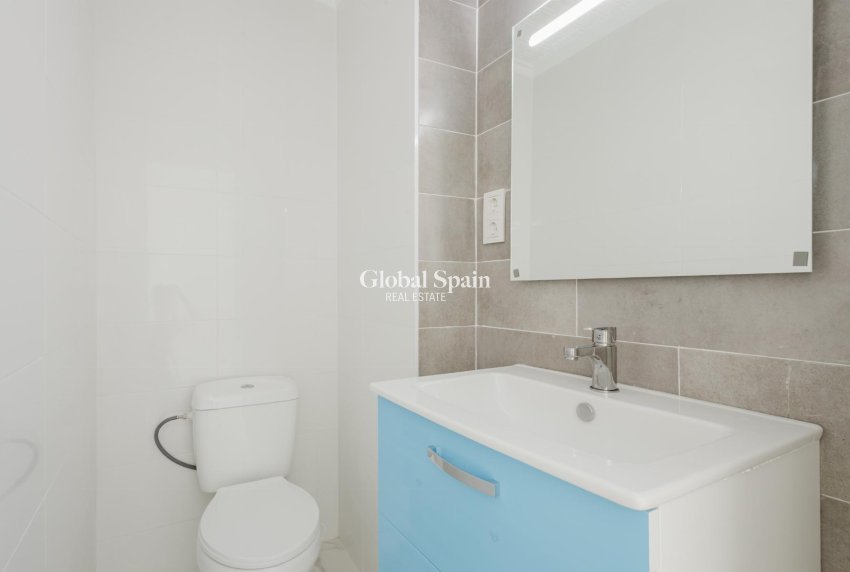 Odsprzedaż - MIESZKANIE -
TORREVIEJA - 