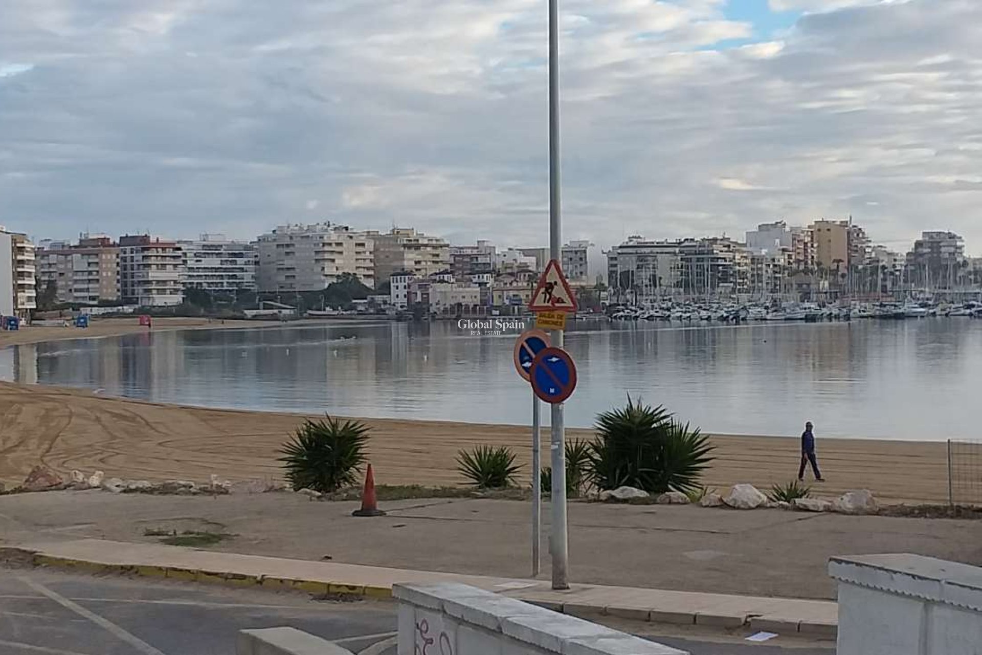 Odsprzedaż - MIESZKANIE -
TORREVIEJA - 