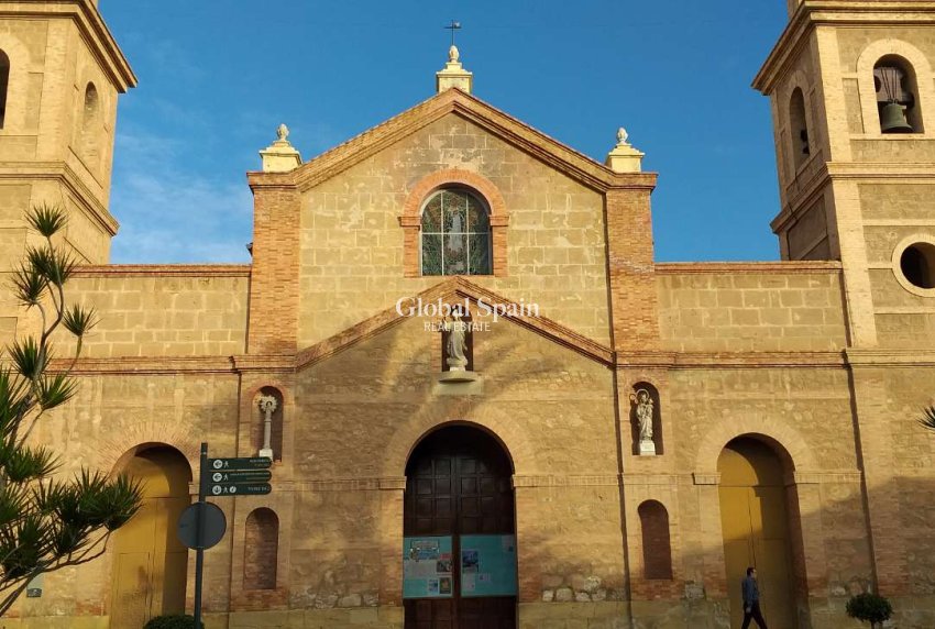 Odsprzedaż - MIESZKANIE -
TORREVIEJA - 