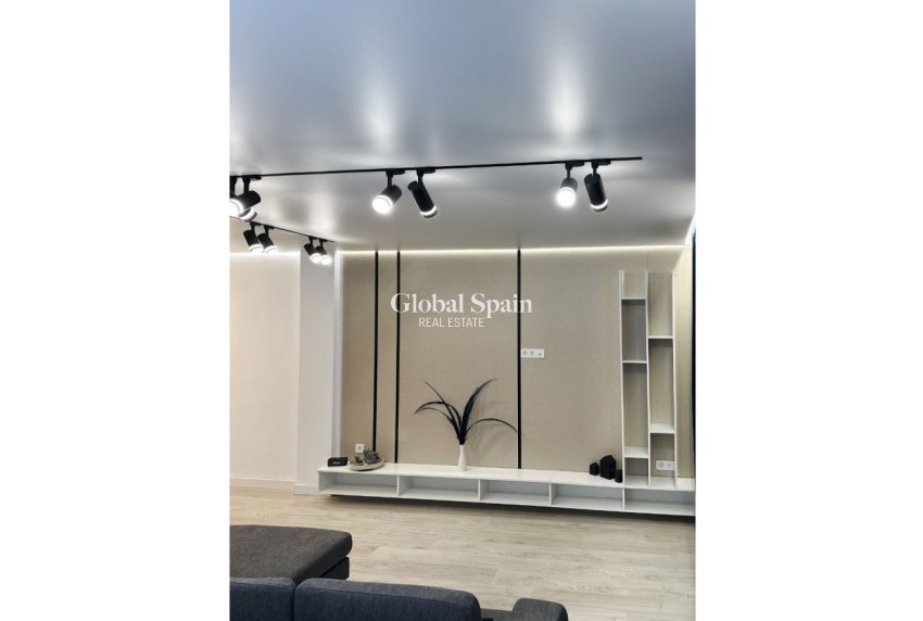 Odsprzedaż - MIESZKANIE -
TORREVIEJA - 