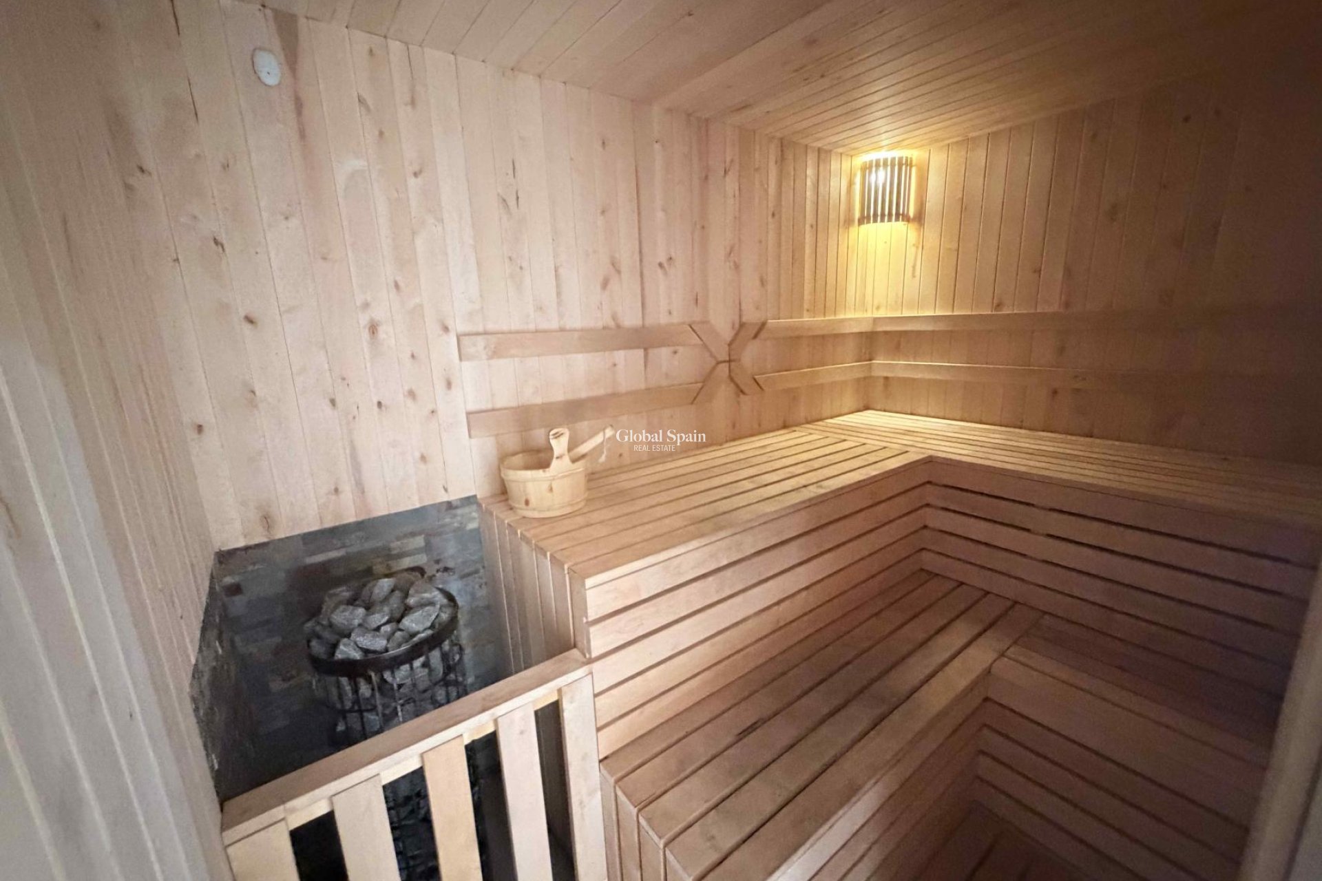 Odsprzedaż - MIESZKANIE -
TORREVIEJA - 