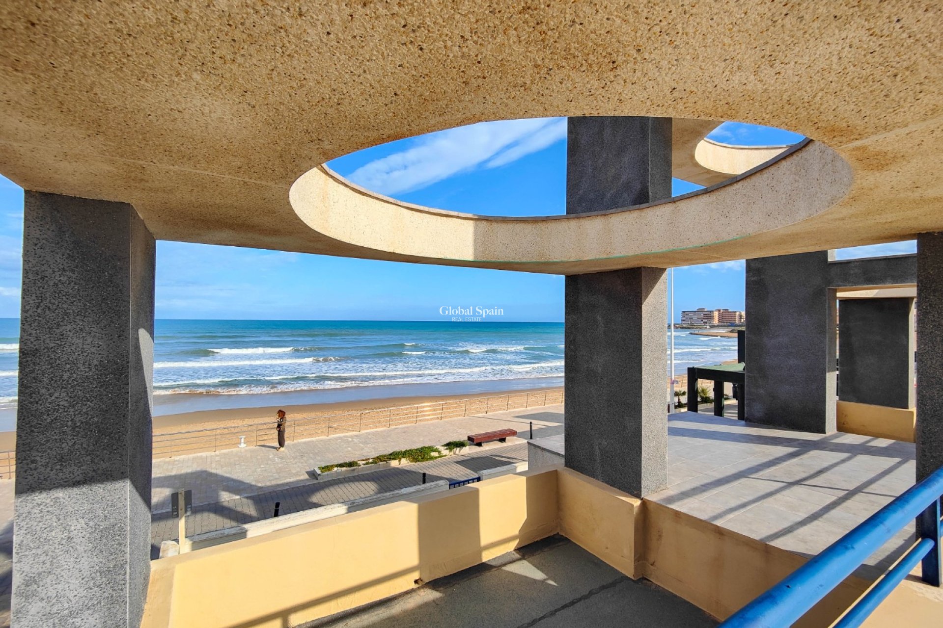 Odsprzedaż - MIESZKANIE -
TORREVIEJA - 