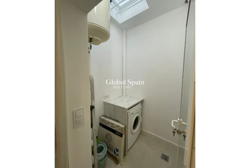 Odsprzedaż - MIESZKANIE -
TORREVIEJA - 