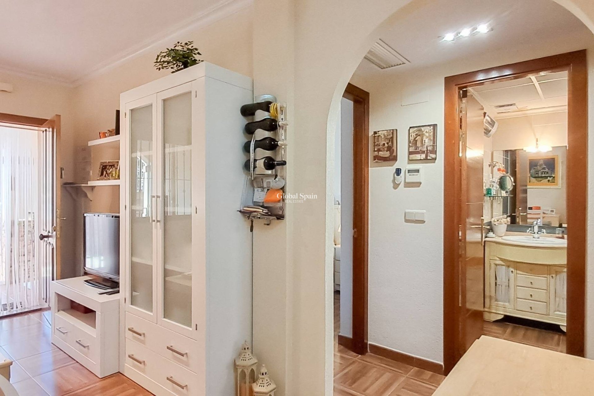 Odsprzedaż - MIESZKANIE -
TORREVIEJA - 