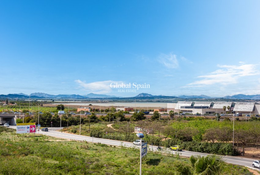 Odsprzedaż - MIESZKANIE -
TORREVIEJA - 