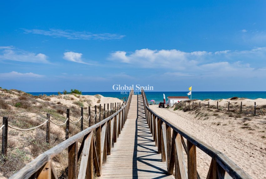 Odsprzedaż - MIESZKANIE -
TORREVIEJA - 