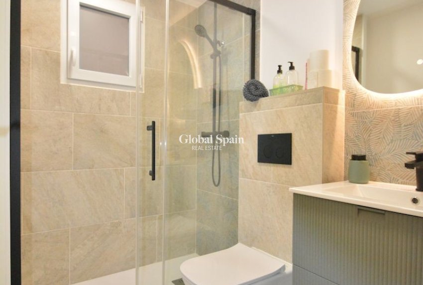 Odsprzedaż - MIESZKANIE -
TORREVIEJA - 