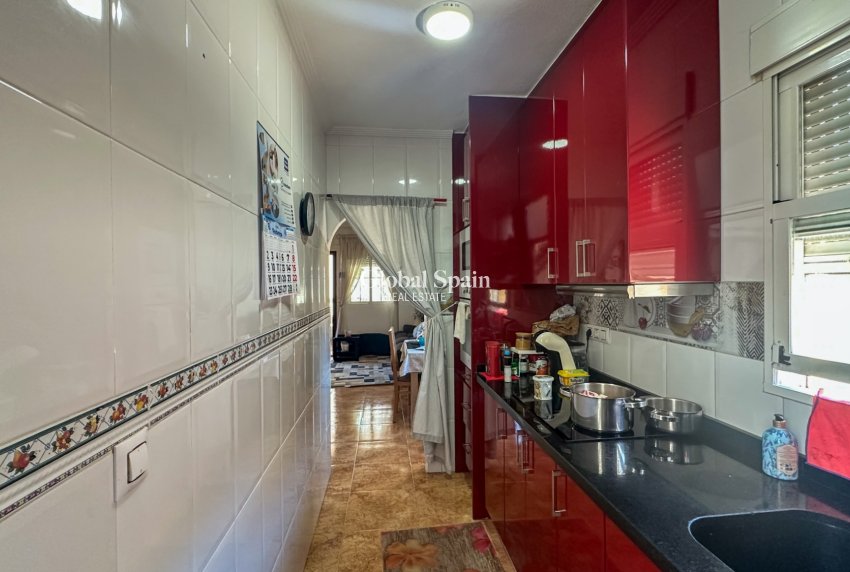 Odsprzedaż - MIESZKANIE -
TORREVIEJA - 
