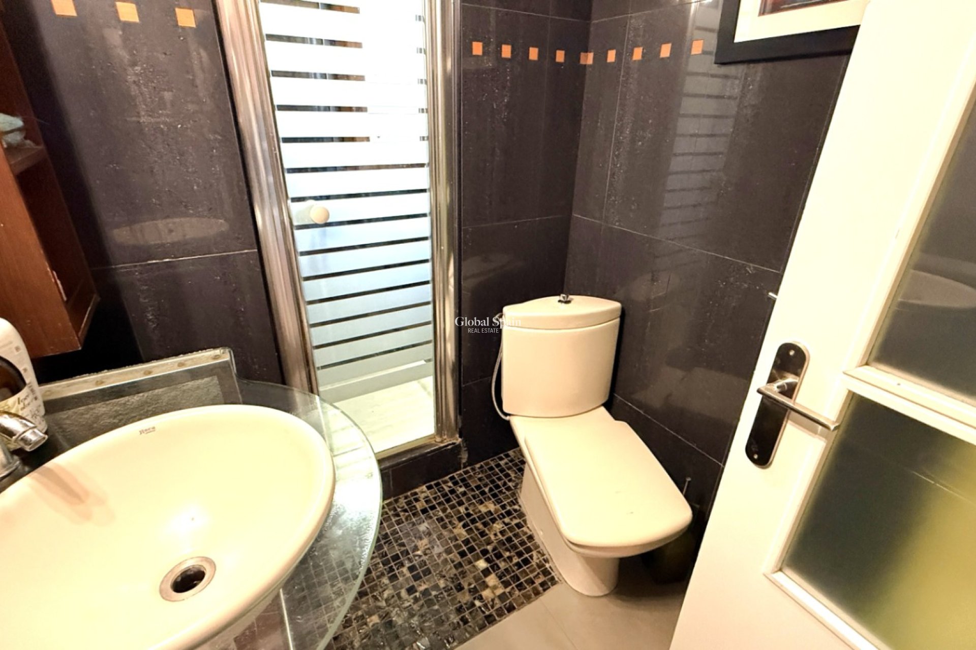 Odsprzedaż - MIESZKANIE -
TORREVIEJA - 