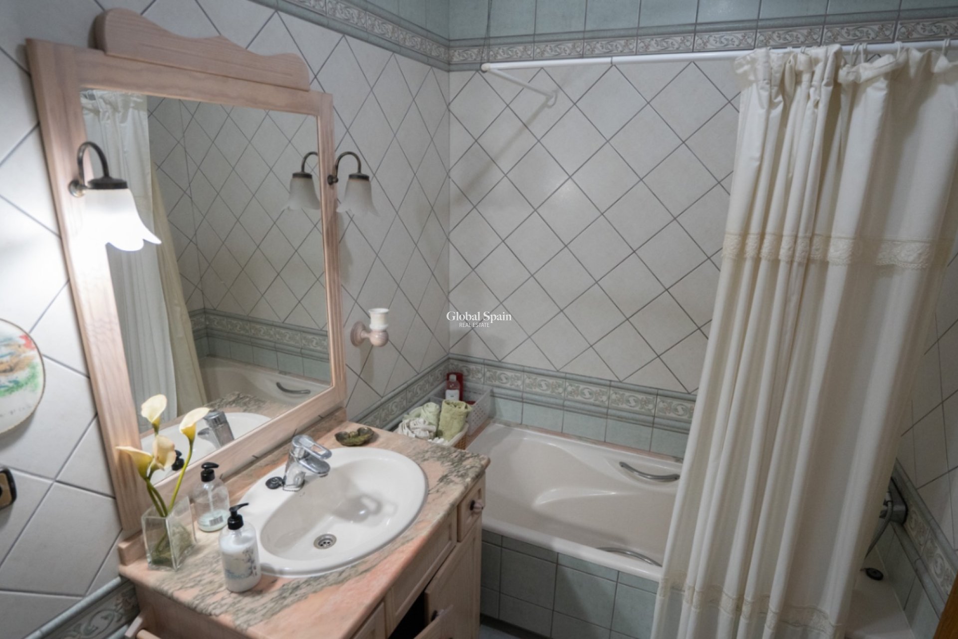 Odsprzedaż - MIESZKANIE -
TORREVIEJA - 