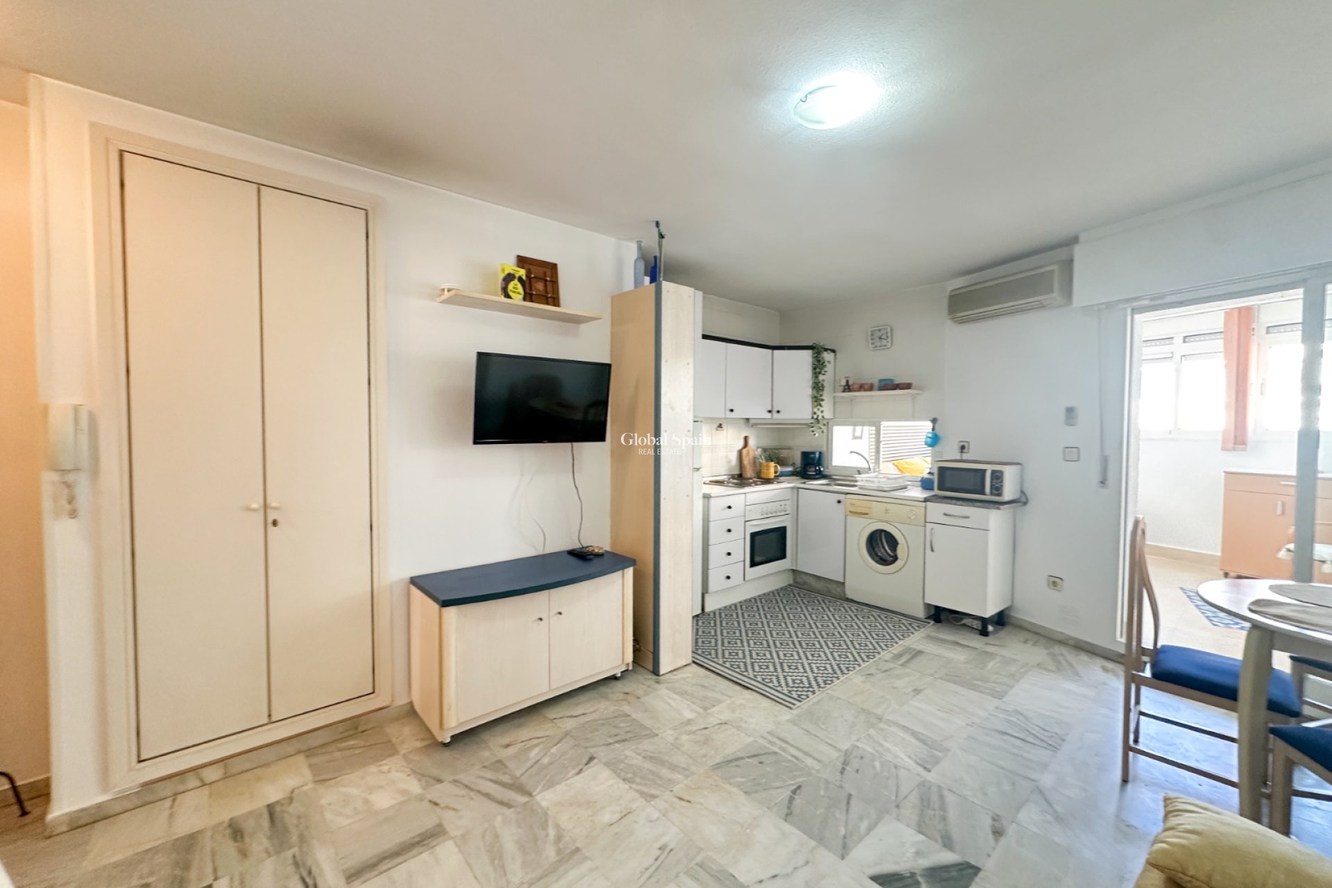 Odsprzedaż - MIESZKANIE -
TORREVIEJA - 