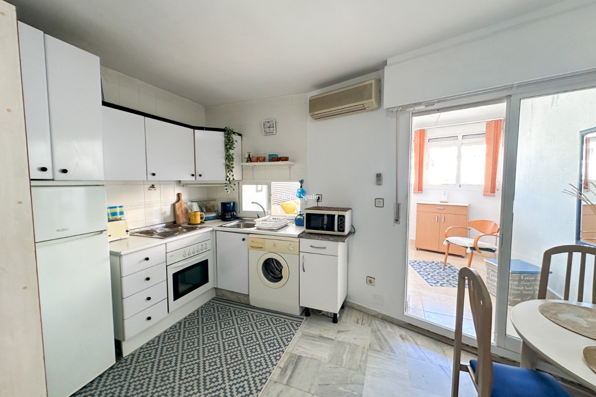 Odsprzedaż - MIESZKANIE -
TORREVIEJA - 