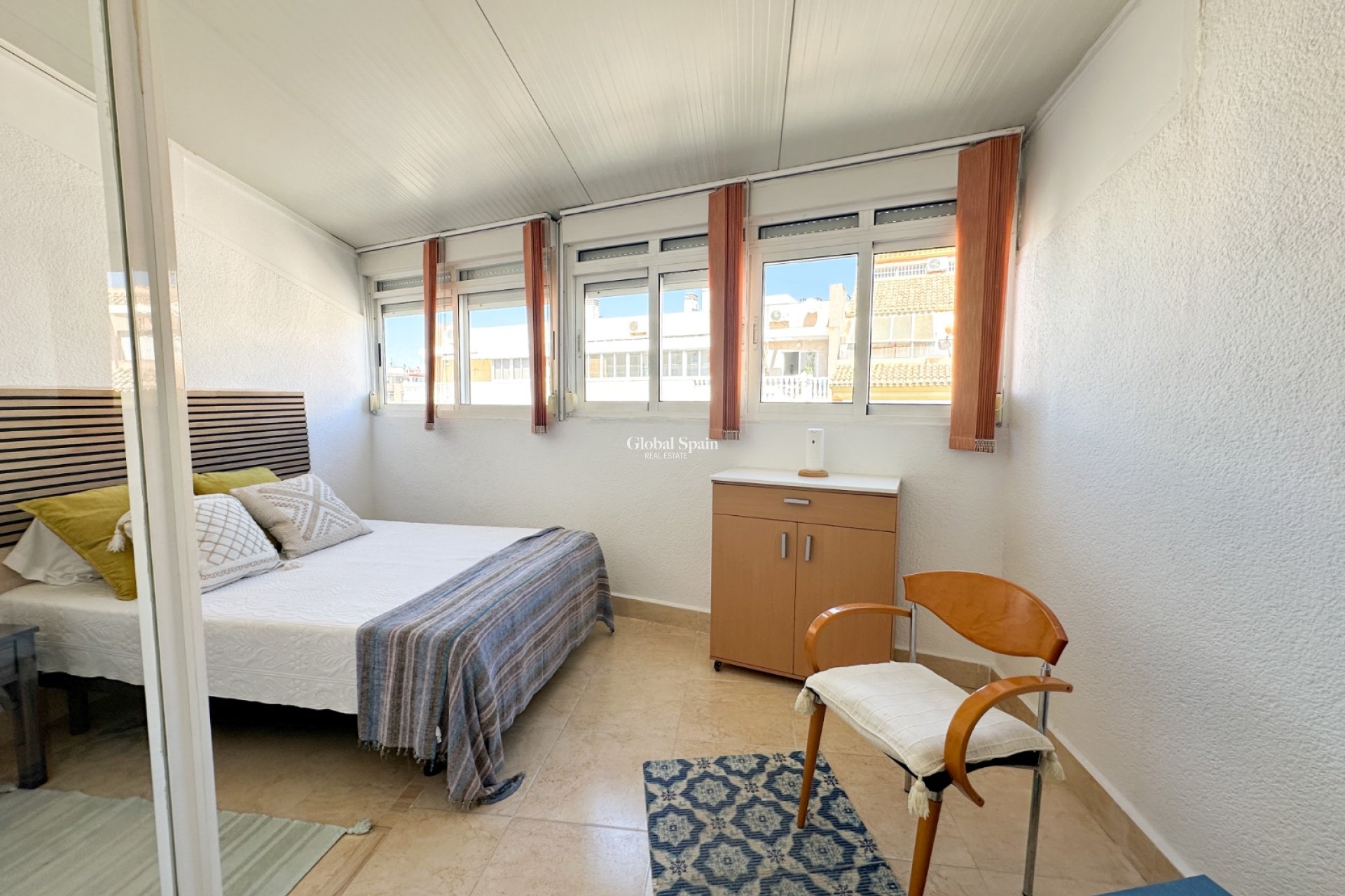 Odsprzedaż - MIESZKANIE -
TORREVIEJA - 