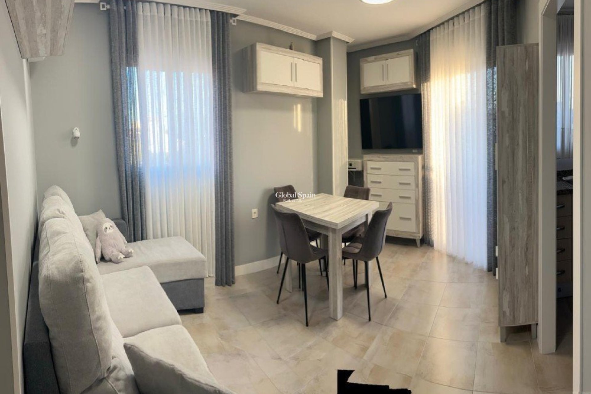 Odsprzedaż - MIESZKANIE -
TORREVIEJA - 