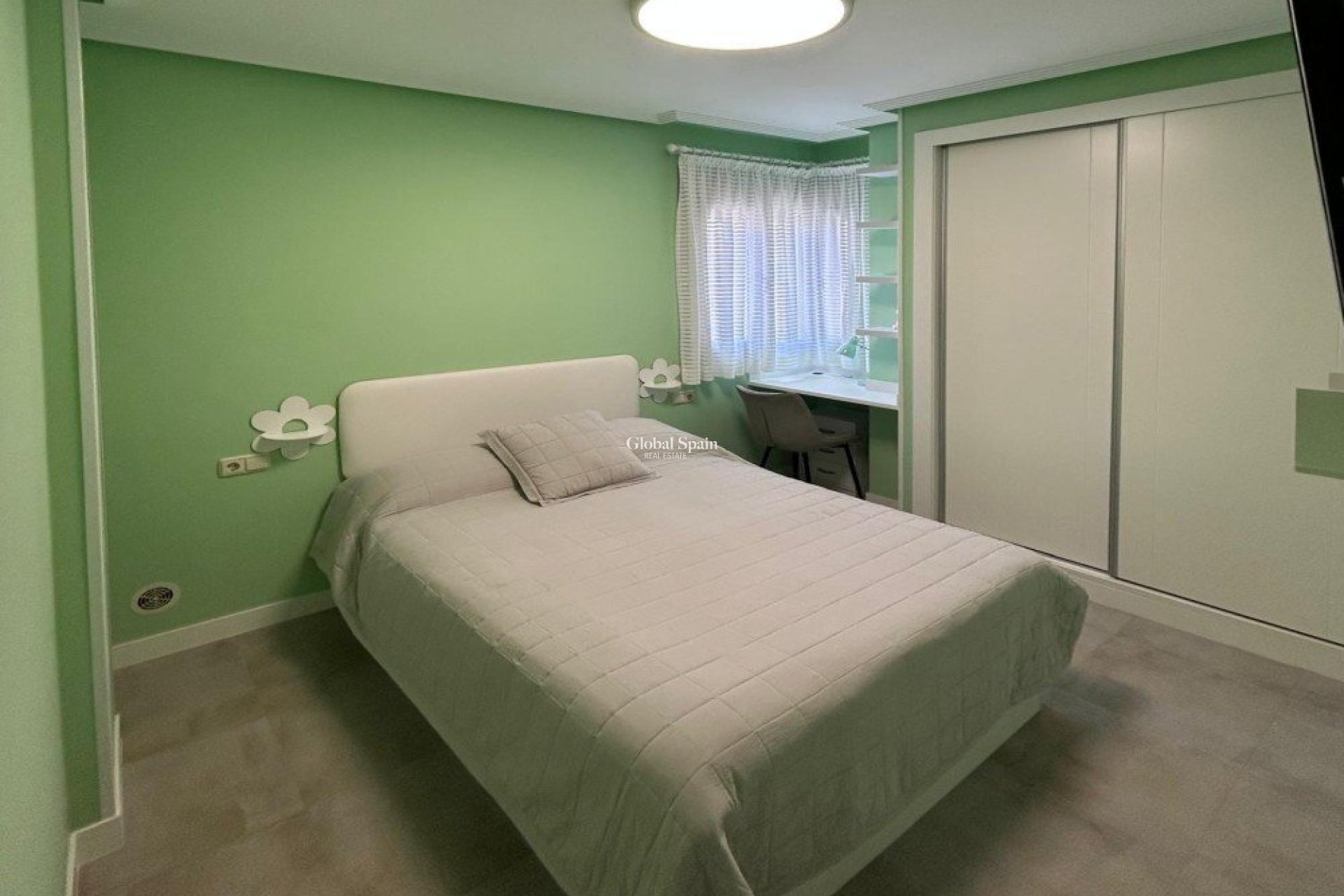 Odsprzedaż - MIESZKANIE -
TORREVIEJA - 