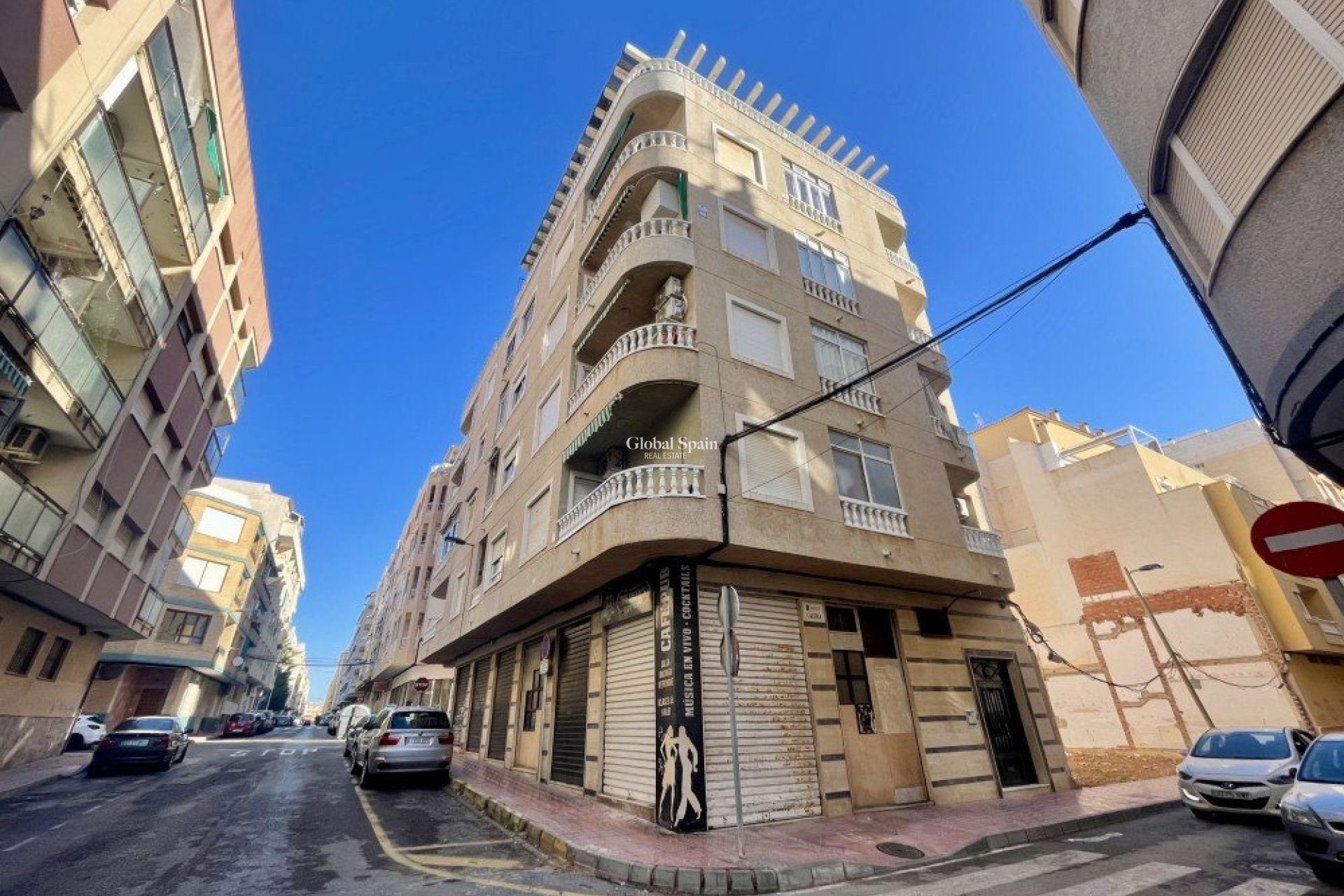 Odsprzedaż - MIESZKANIE -
TORREVIEJA - 