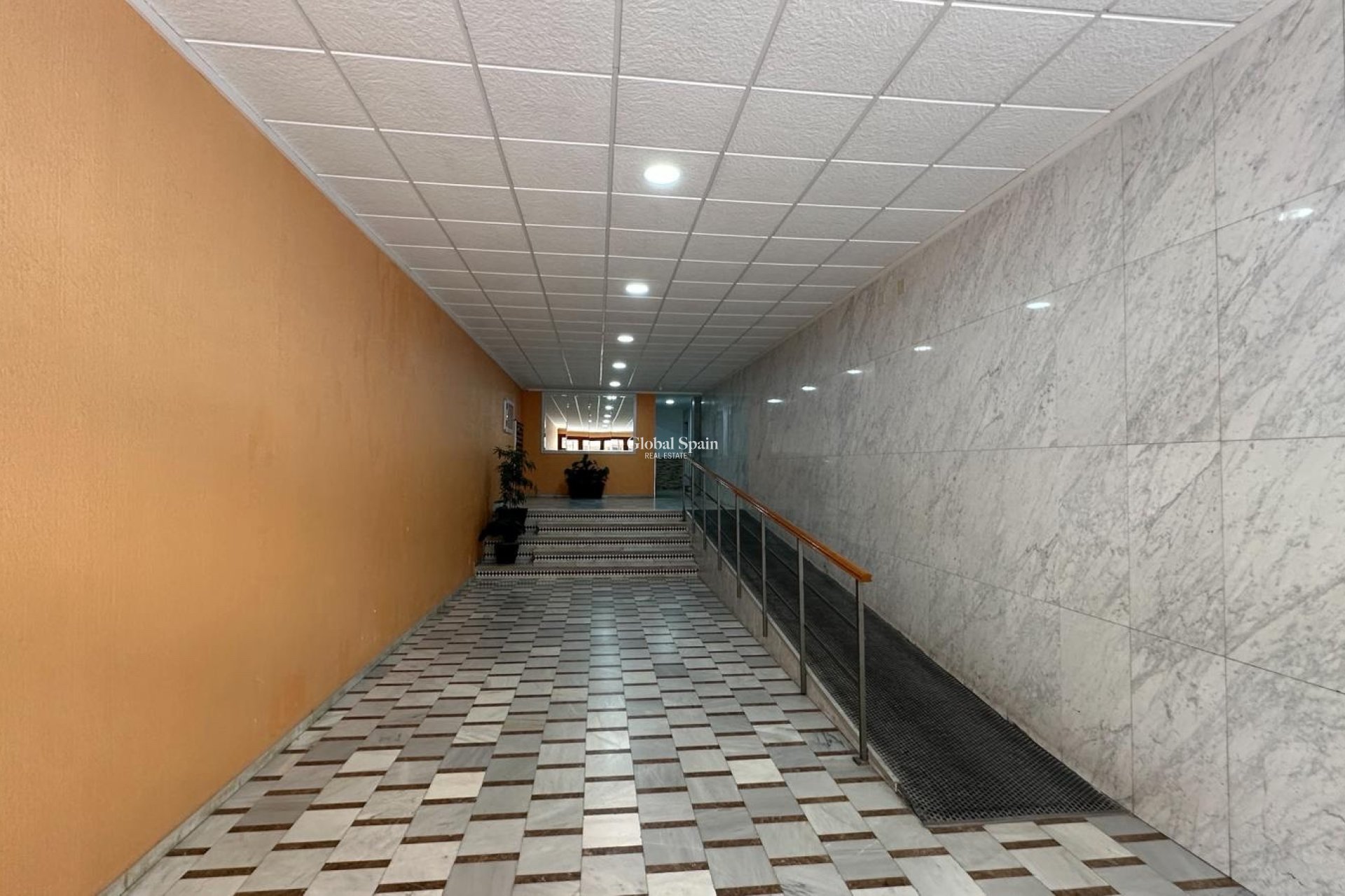 Odsprzedaż - MIESZKANIE -
TORREVIEJA - 