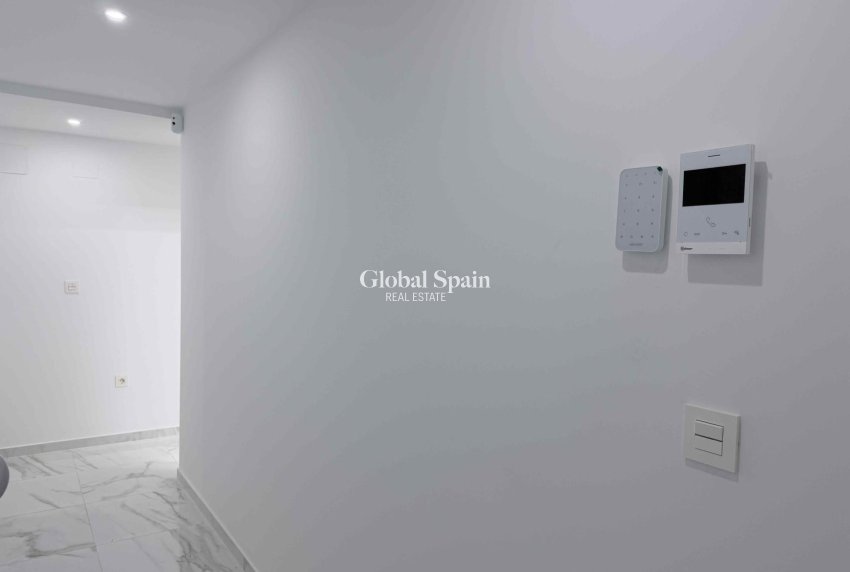 Odsprzedaż - MIESZKANIE -
TORREVIEJA - 