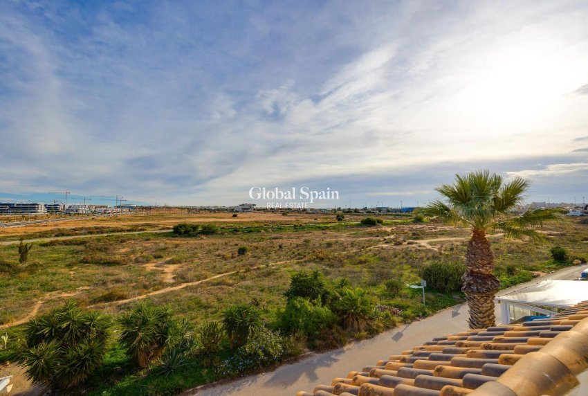 Odsprzedaż - MIESZKANIE -
TORREVIEJA - 