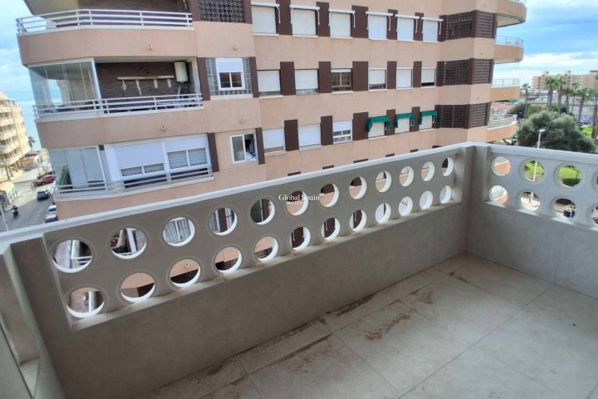 Odsprzedaż - MIESZKANIE -
TORREVIEJA - 