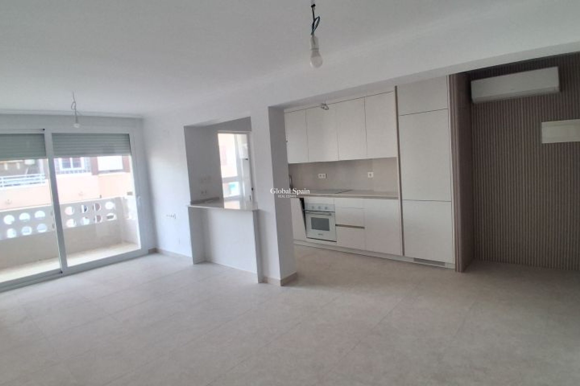 Odsprzedaż - MIESZKANIE -
TORREVIEJA - 