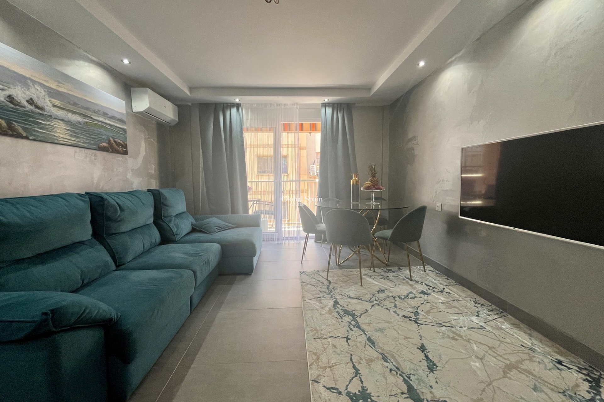 Odsprzedaż - MIESZKANIE -
TORREVIEJA - 