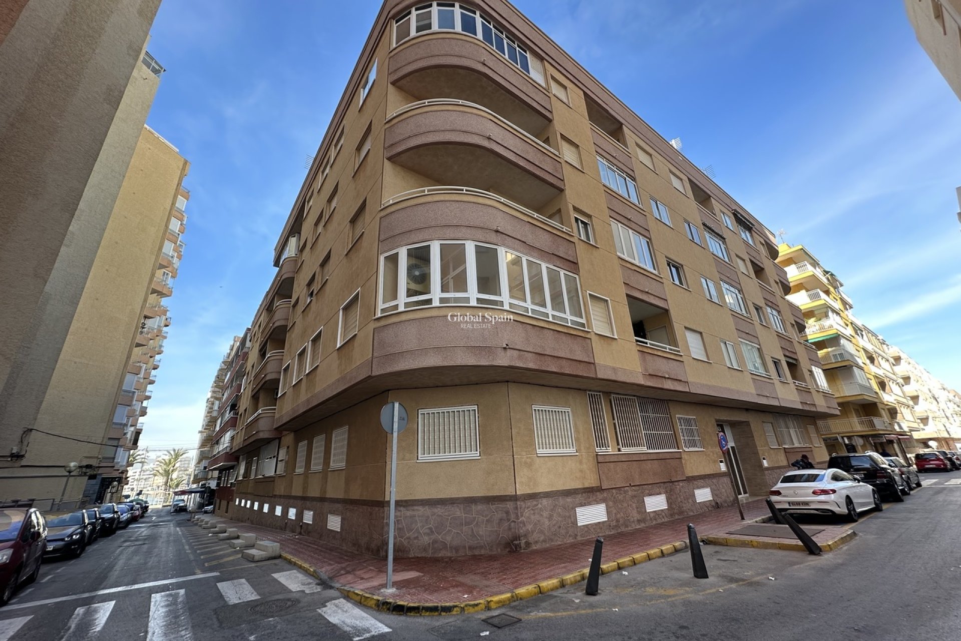 Odsprzedaż - MIESZKANIE -
TORREVIEJA - 