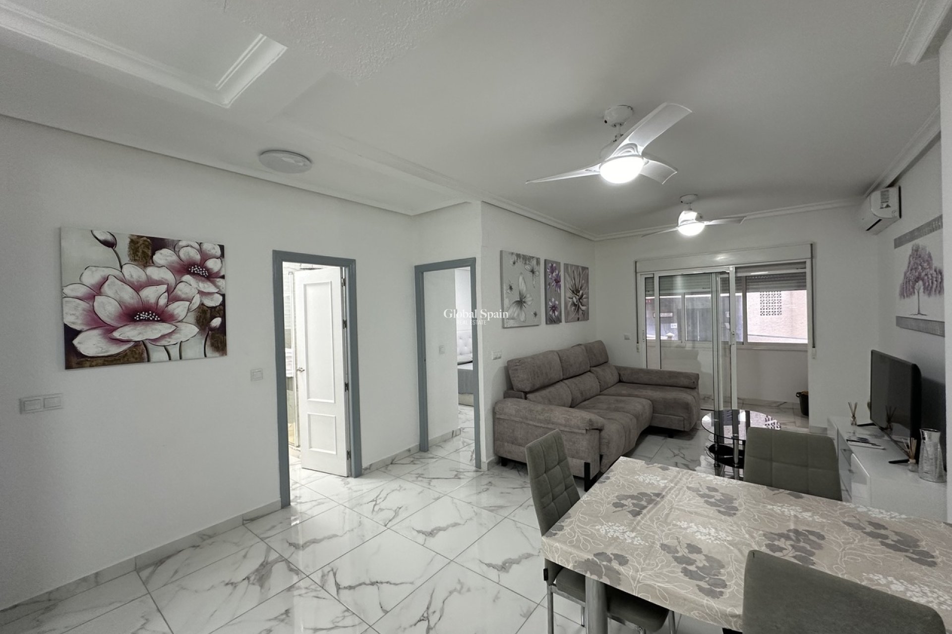 Odsprzedaż - MIESZKANIE -
TORREVIEJA - 