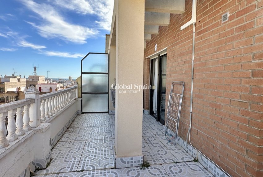 Odsprzedaż - MIESZKANIE -
TORREVIEJA - 