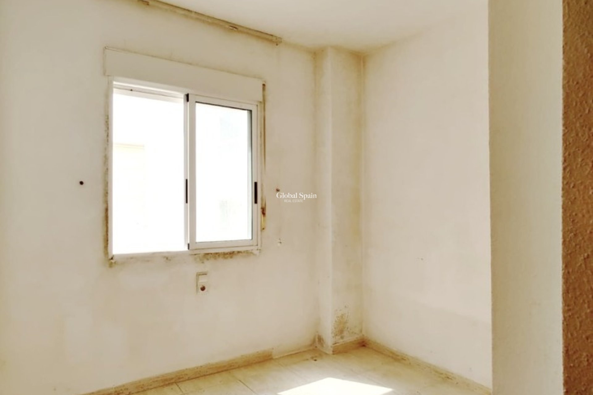 Odsprzedaż - MIESZKANIE -
TORREVIEJA - 