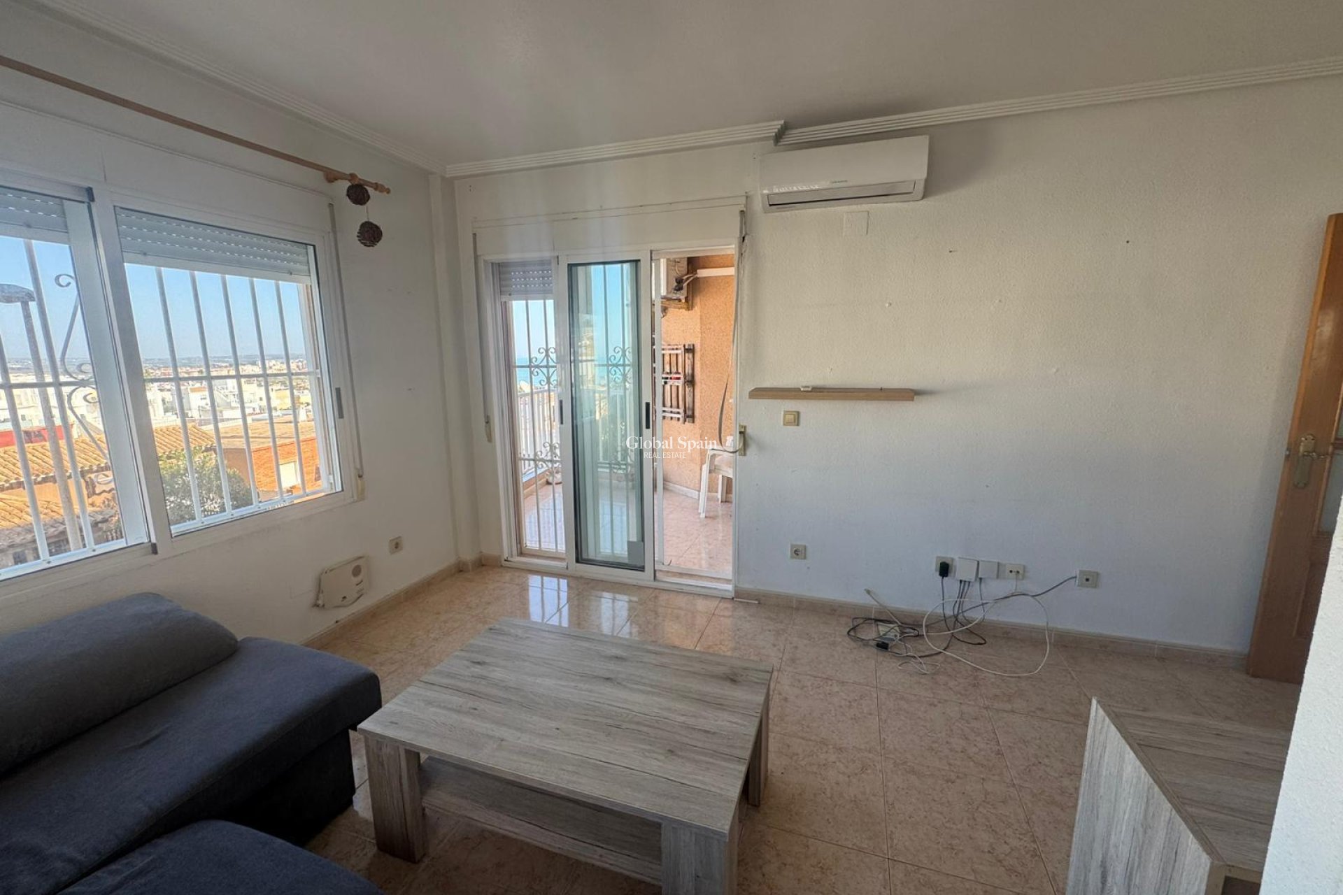 Odsprzedaż - MIESZKANIE -
TORREVIEJA - 