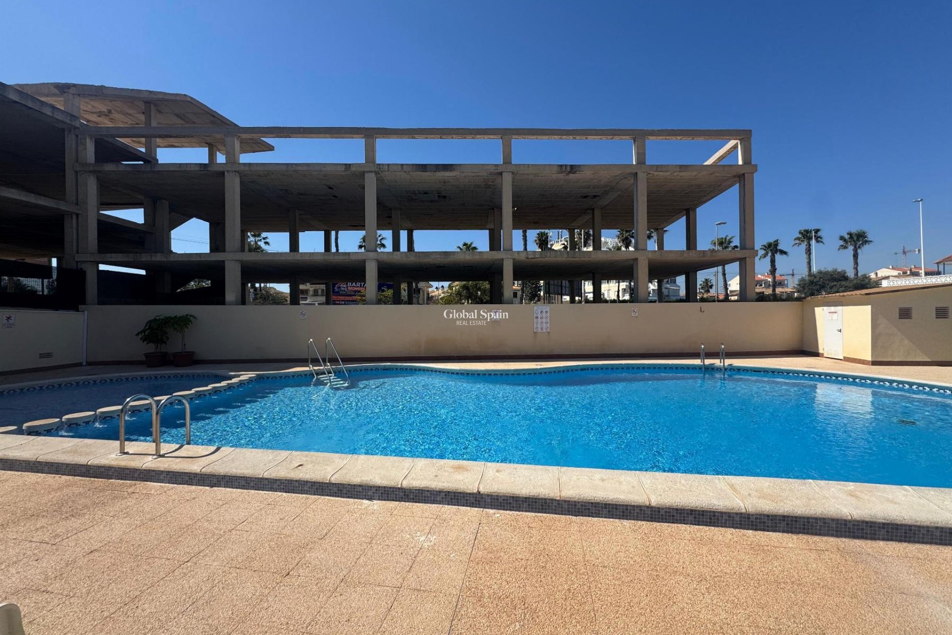 Odsprzedaż - MIESZKANIE -
TORREVIEJA - 