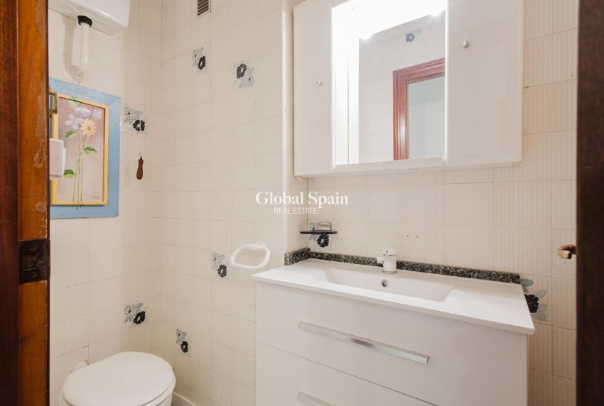 Odsprzedaż - MIESZKANIE -
TORREVIEJA - 