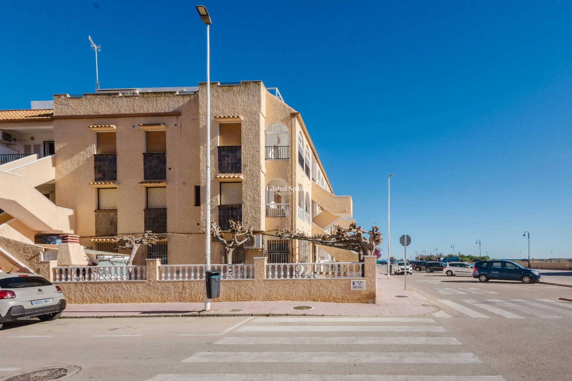 Odsprzedaż - MIESZKANIE -
TORREVIEJA - 