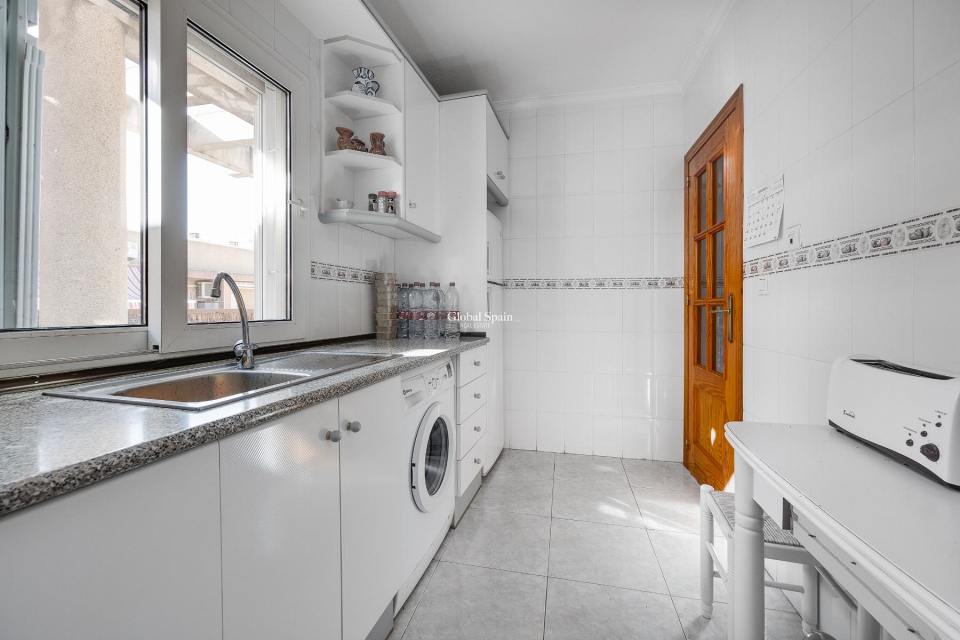 Odsprzedaż - MIESZKANIE -
TORREVIEJA - 