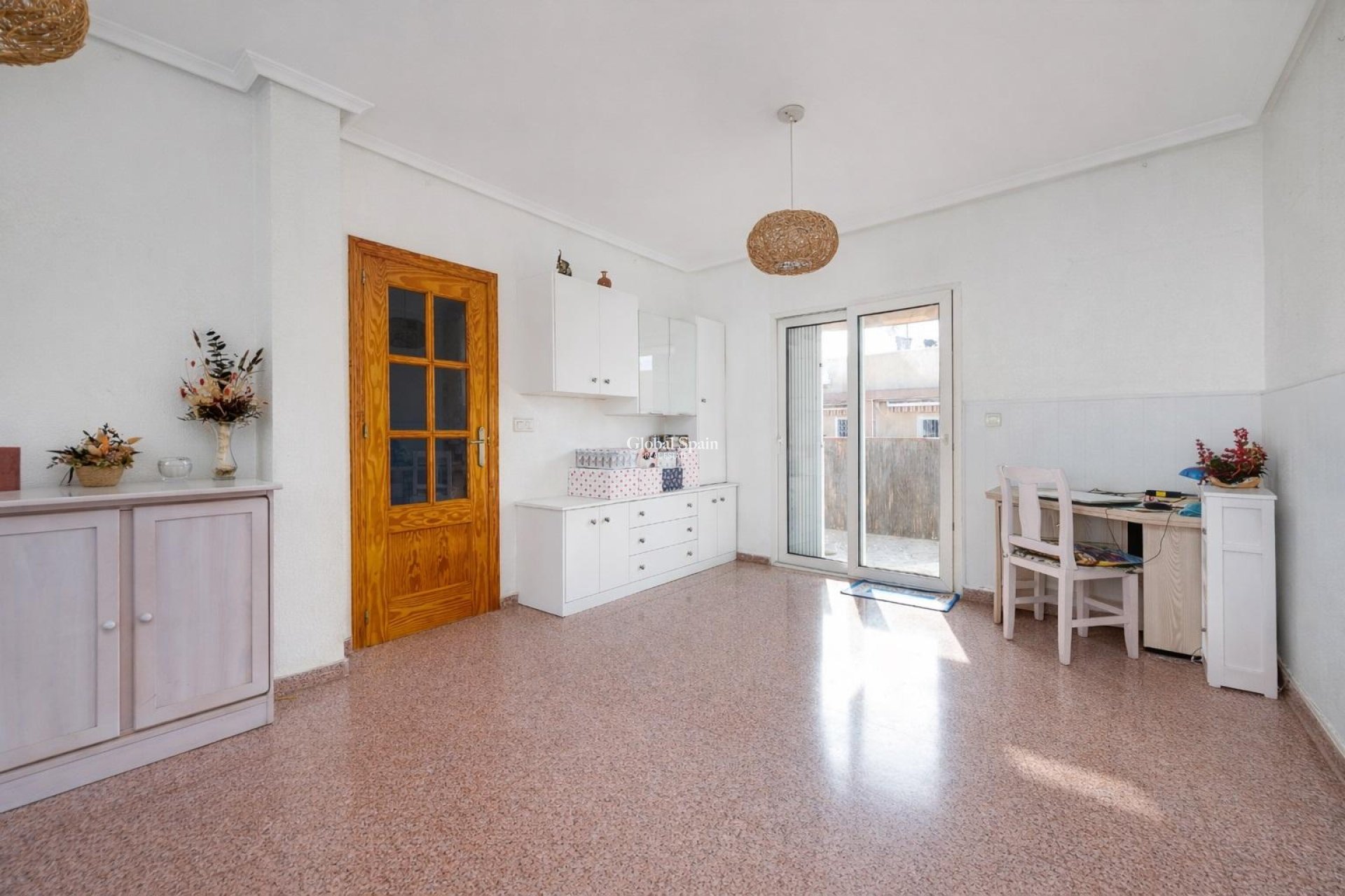 Odsprzedaż - MIESZKANIE -
TORREVIEJA - 