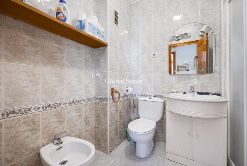 Odsprzedaż - MIESZKANIE -
TORREVIEJA - 