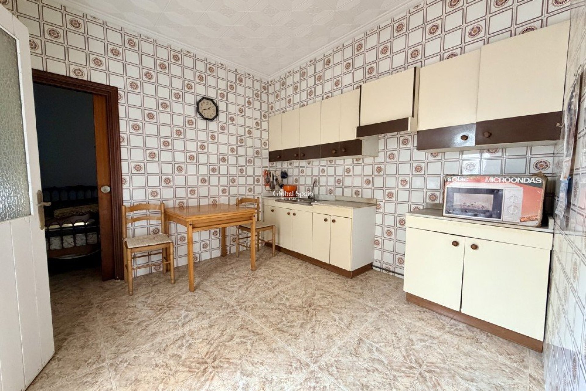 Odsprzedaż - MIESZKANIE -
TORREVIEJA - 