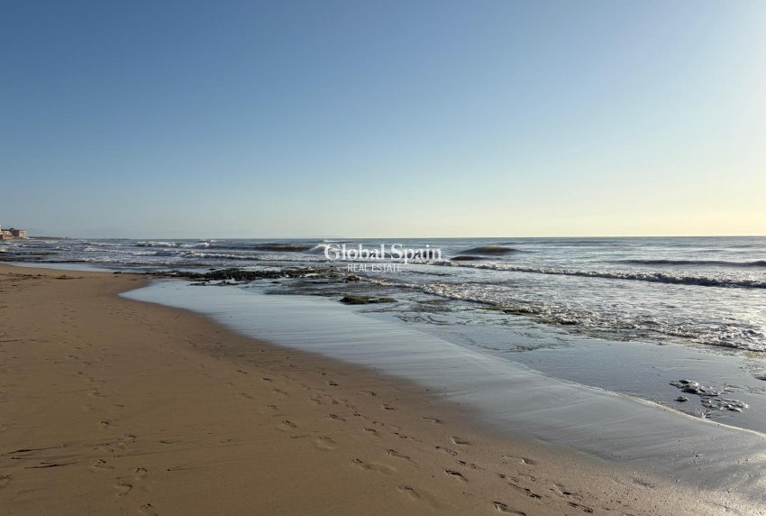 Odsprzedaż - MIESZKANIE -
TORREVIEJA - 