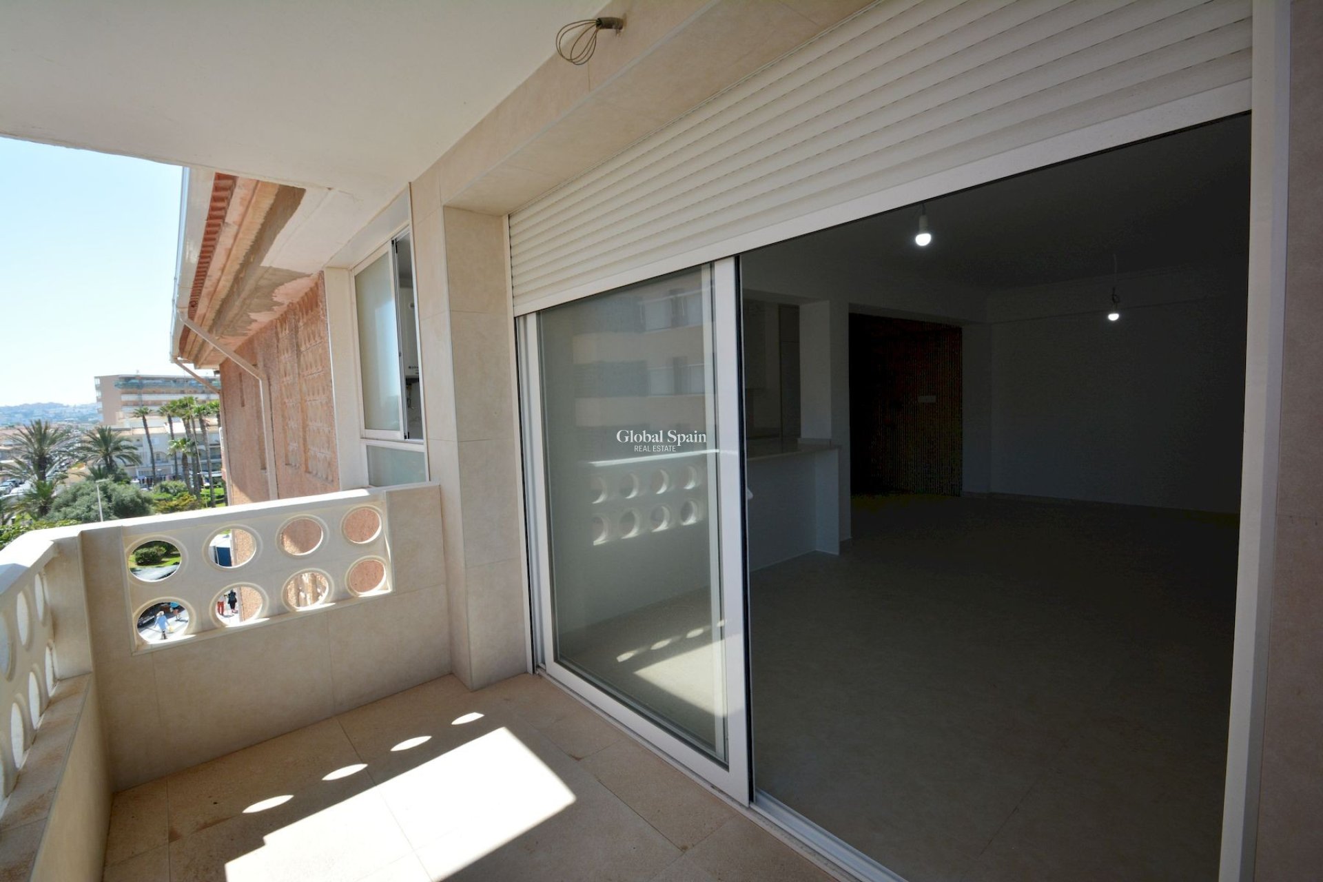 Odsprzedaż - MIESZKANIE -
TORREVIEJA - 