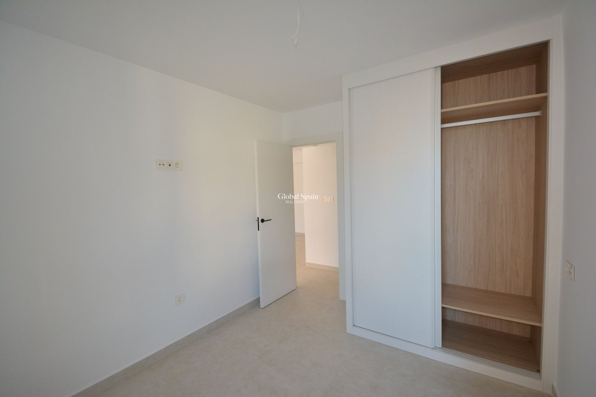 Odsprzedaż - MIESZKANIE -
TORREVIEJA - 