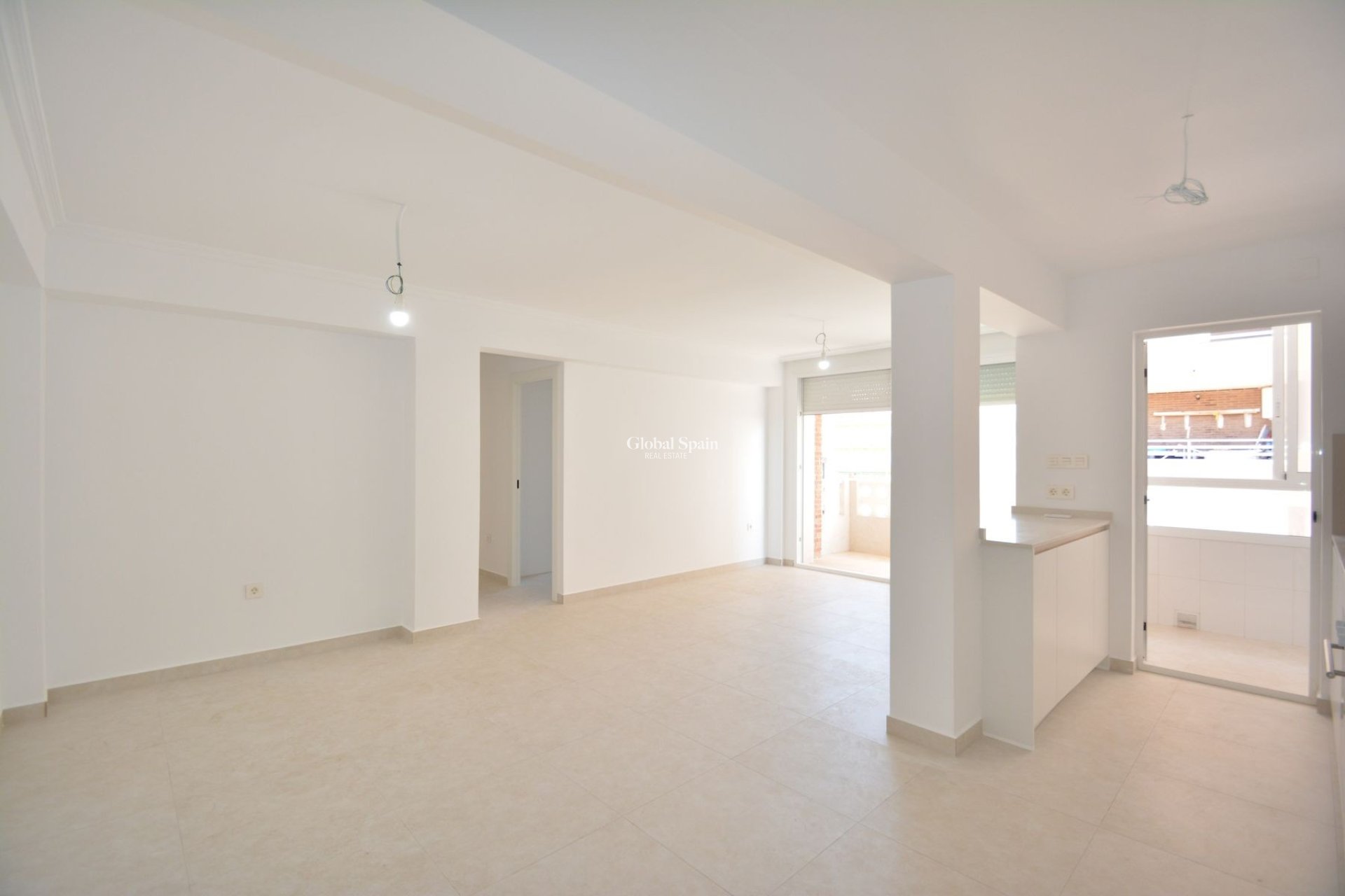 Odsprzedaż - MIESZKANIE -
TORREVIEJA - 