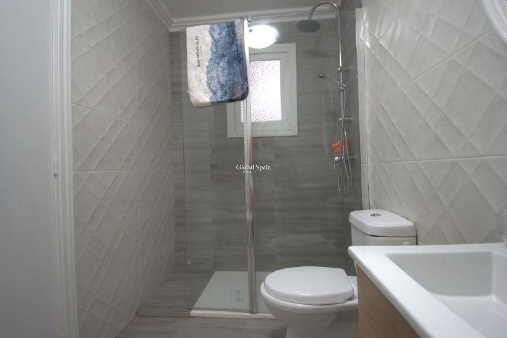 Odsprzedaż - MIESZKANIE -
TORREVIEJA - 