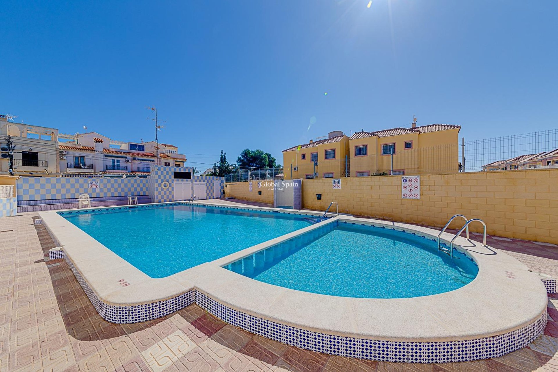 Odsprzedaż - MIESZKANIE -
TORREVIEJA - 