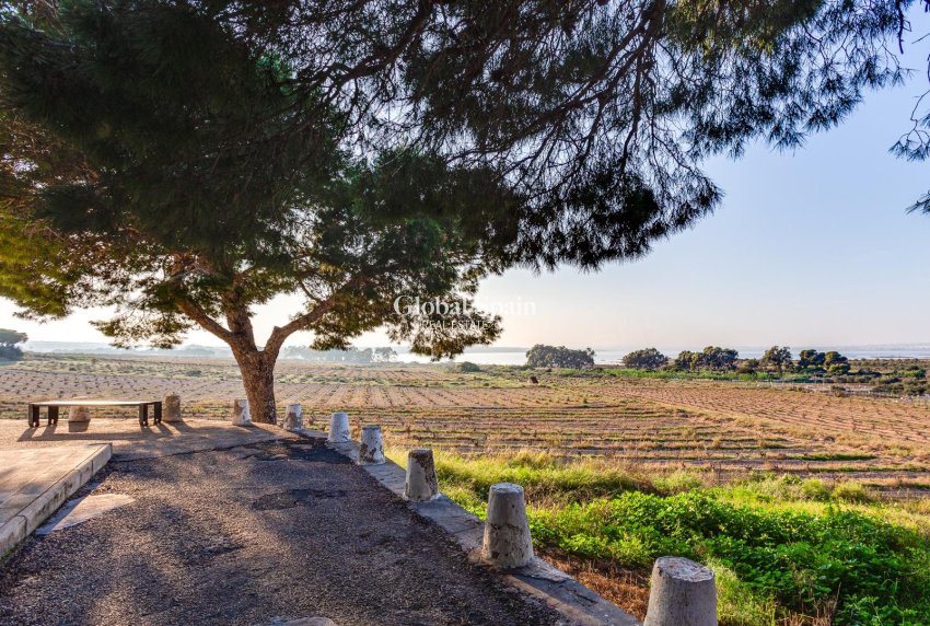 Odsprzedaż - MIESZKANIE -
TORREVIEJA - 