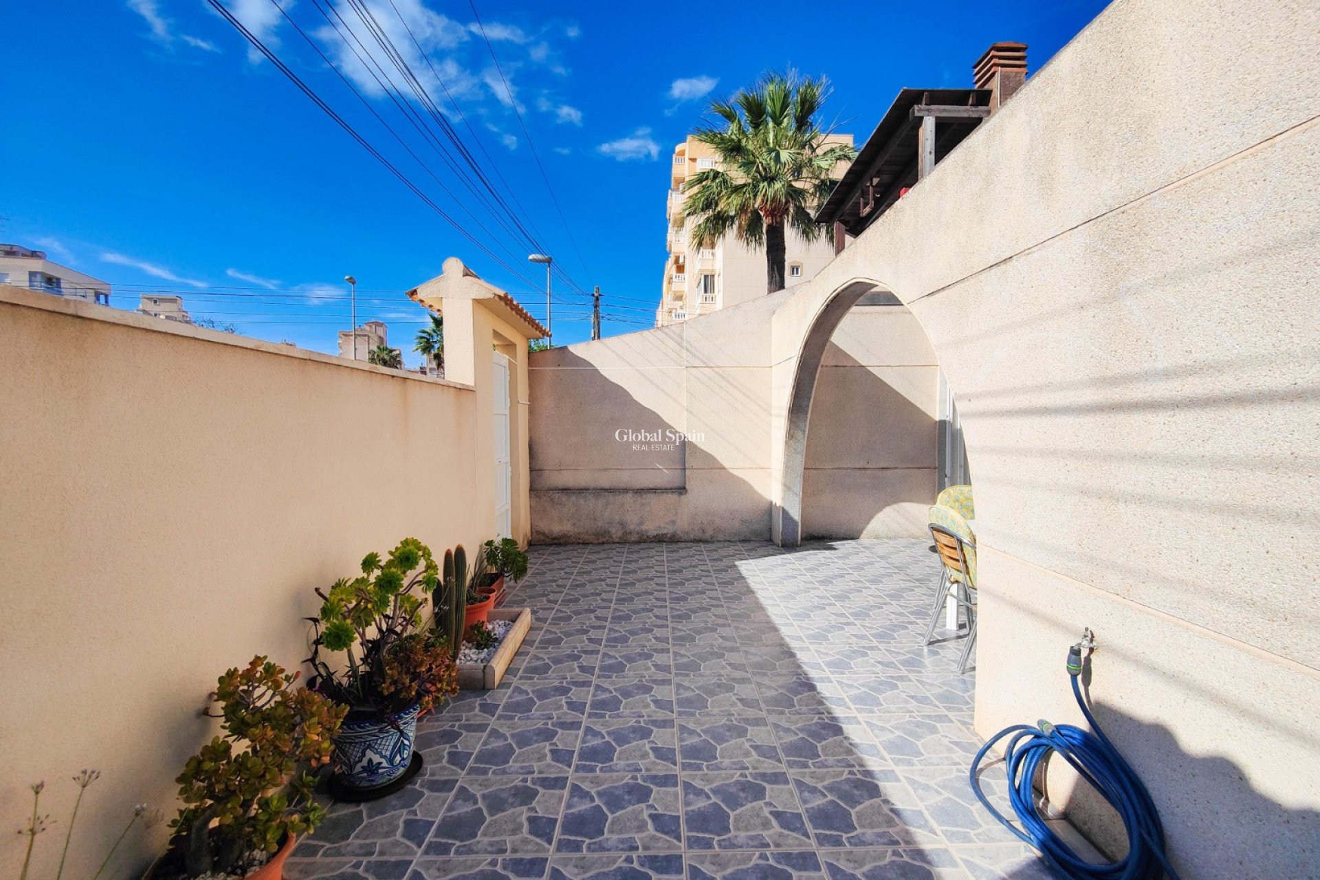 Odsprzedaż - MIESZKANIE -
TORREVIEJA - 
