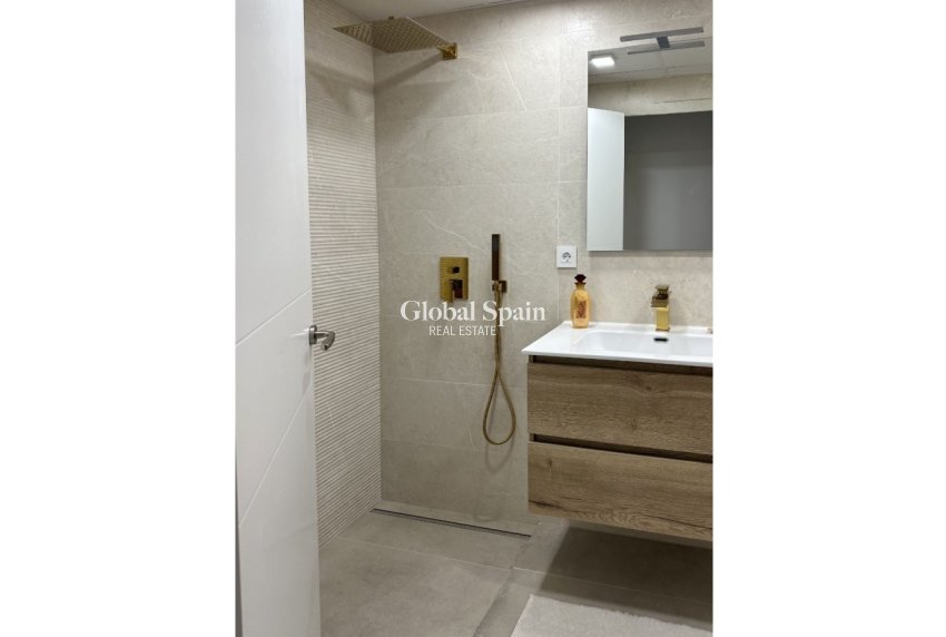 Odsprzedaż - MIESZKANIE -
TORREVIEJA - 