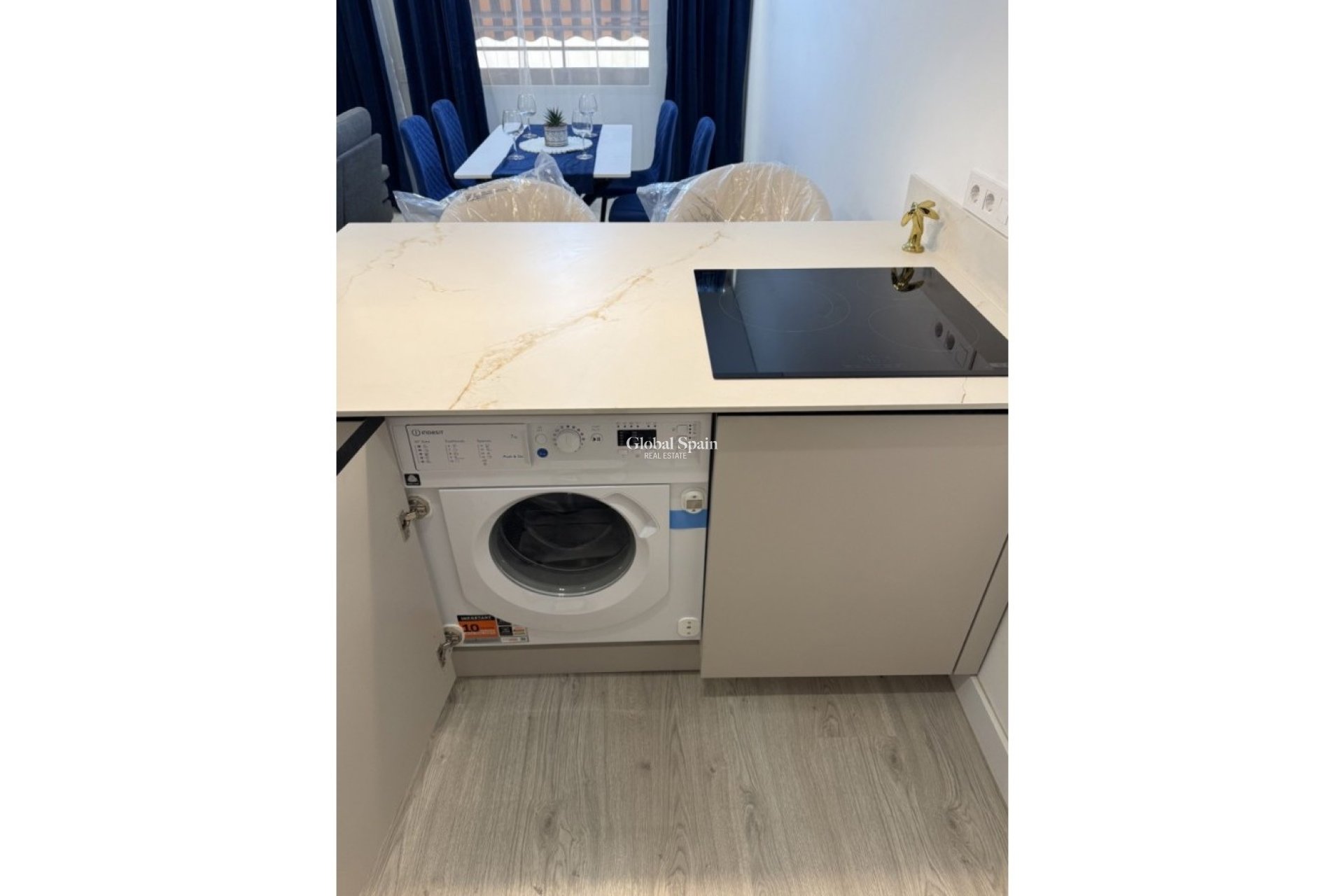 Odsprzedaż - MIESZKANIE -
TORREVIEJA - 